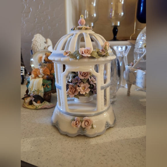 Anna Rosa Music Box - Picture 1 of 2